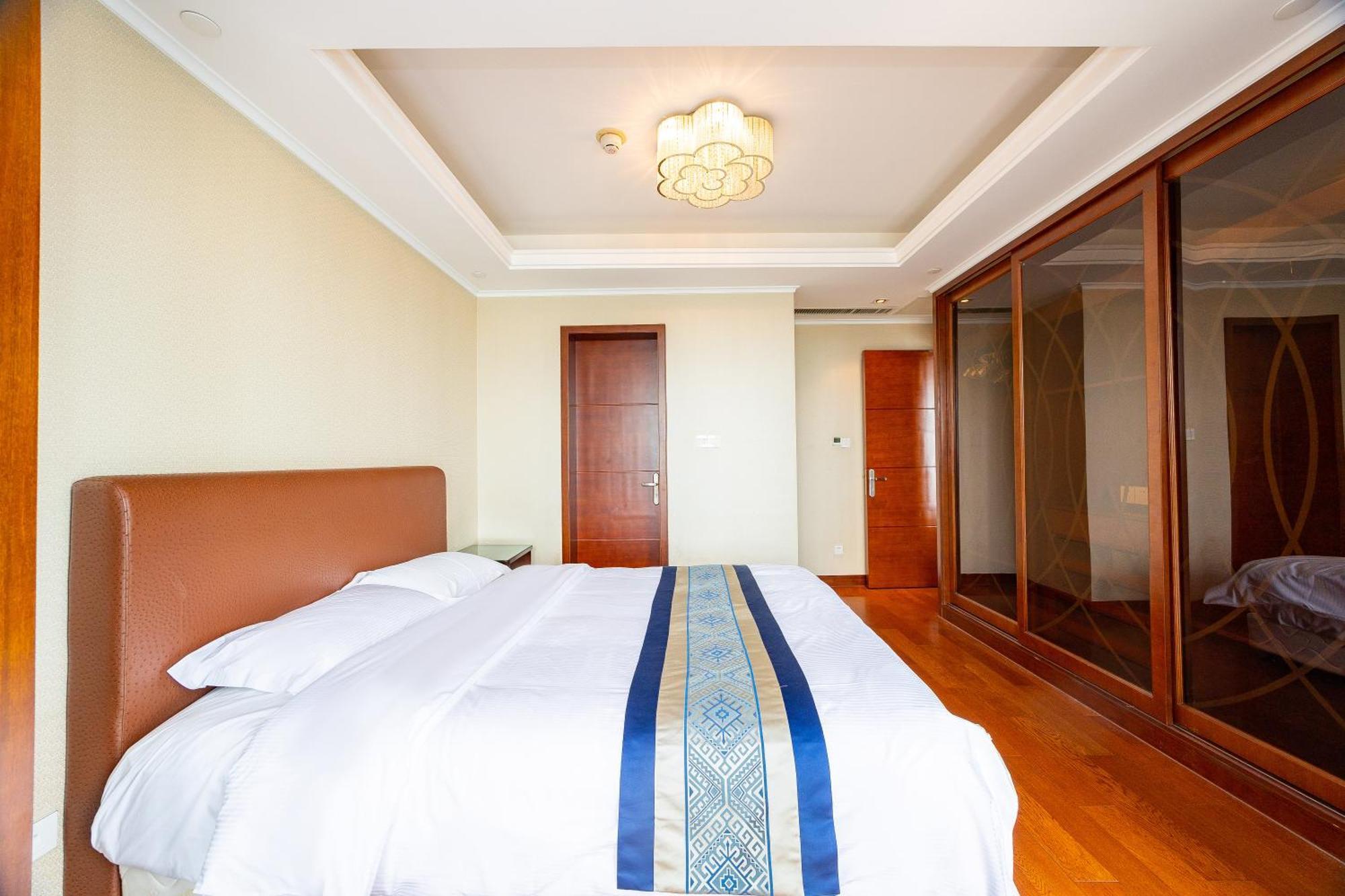 Qingdao Elegant Central Apartment Екстер'єр фото